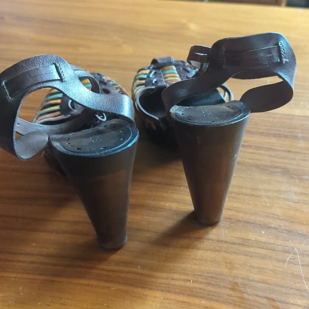 BCBGirls Shoes Wooden T-strap Block Heel Size 7 1/2 - Picture 5 of 9